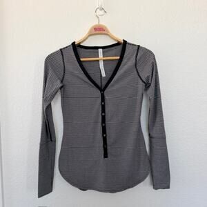 Lululemon Awesoma Henley Hyper Stripe Black Heather Slate Yoga Athletic Women 8